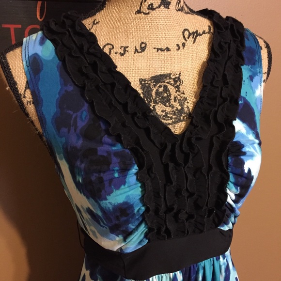 Volume One Dress - Picture 2 of 8